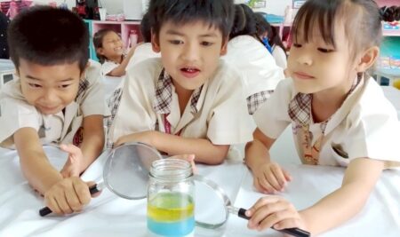 โครงการบ้านนักวิทยาศาสตร์น้อย กิจกรรมการทดลองเรื่อง น้ำ ทราย น้ำมัน